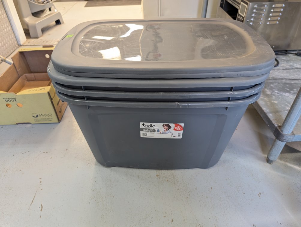 Bella 18-gallon Plastic Storage Totes with Lids