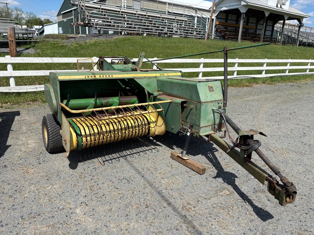 John Deere 336 Square Baler