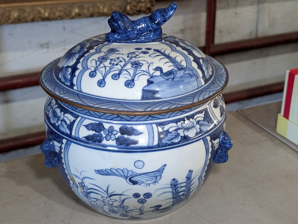 Large Blue and White Lidded Censer with Shishi Lion Finial and Bird Decorations