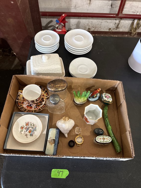 Imari-Style Teacup, Porcelain Trinket Boxes, and Novelty Glass & Ceramic Accents