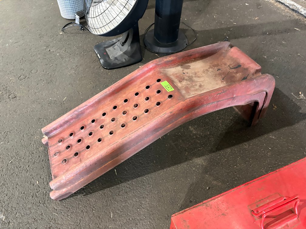Heavy-Duty Perforated Steel Automotive/Vehicle Loading Ramps