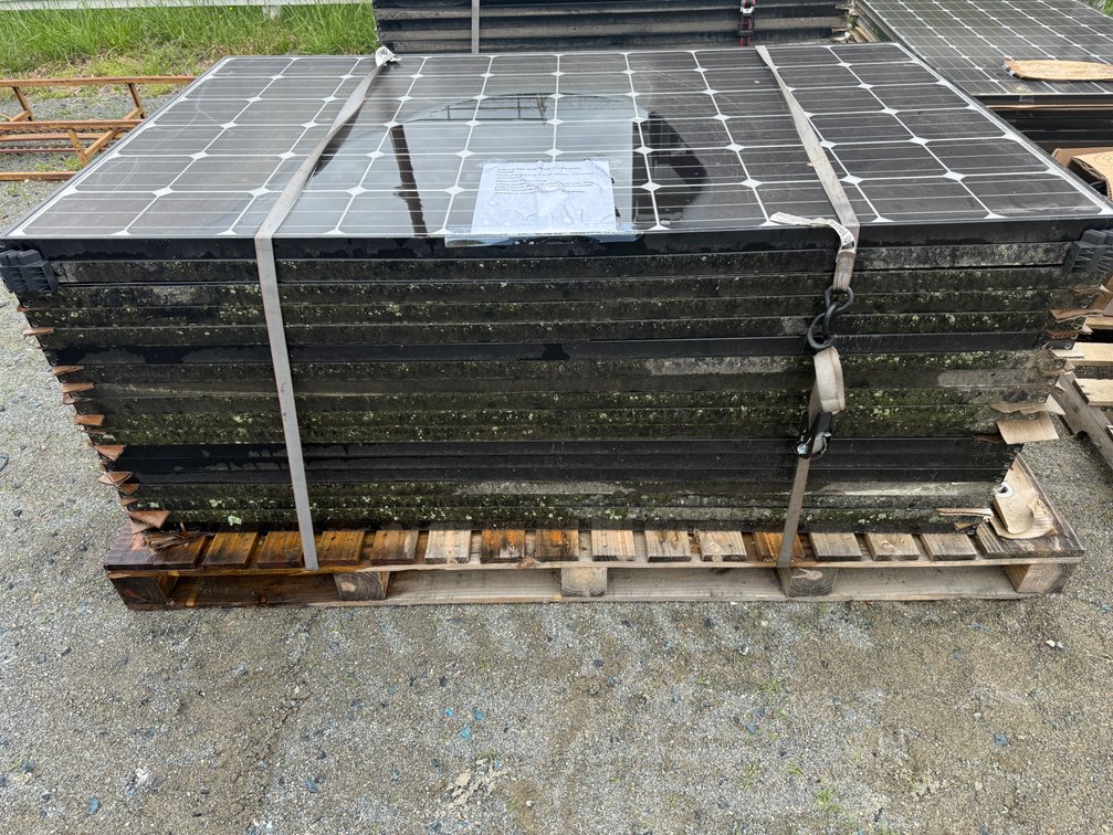 (18) LG 290 Watt Black Frame Solar Panels