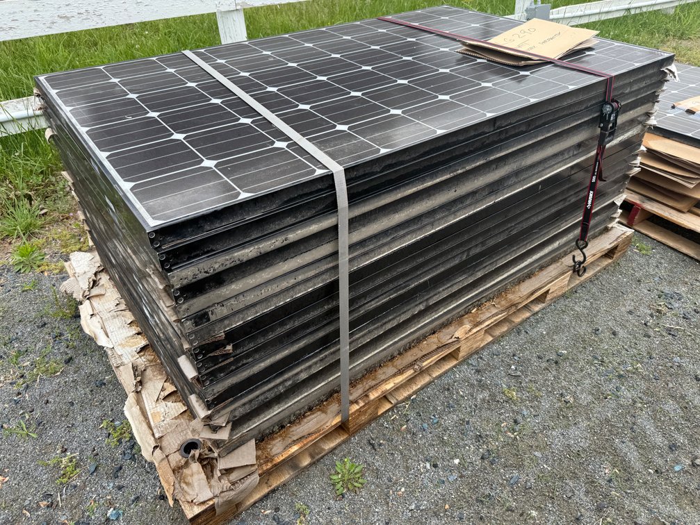 (18) LG 290 Watt Black Frame Solar Panels