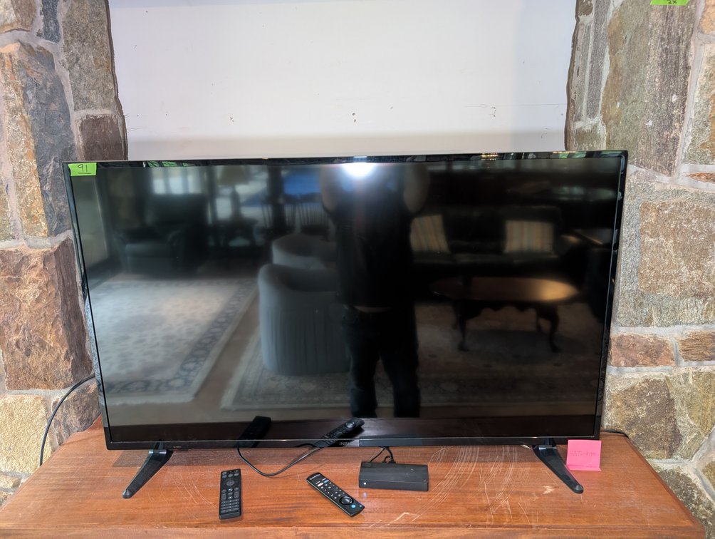 Insignia 43-Inch LED Flat Screen Smart TV with Remote and Accessories