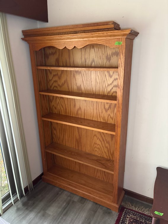 Vintage Oak Wood Bookshelf with Decorative Scalloped Edge