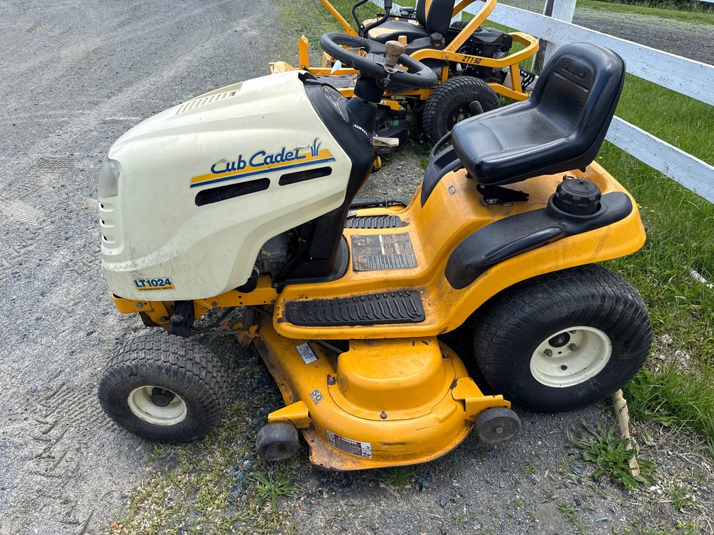 Cub Cadet LT 1024 Lawnmower