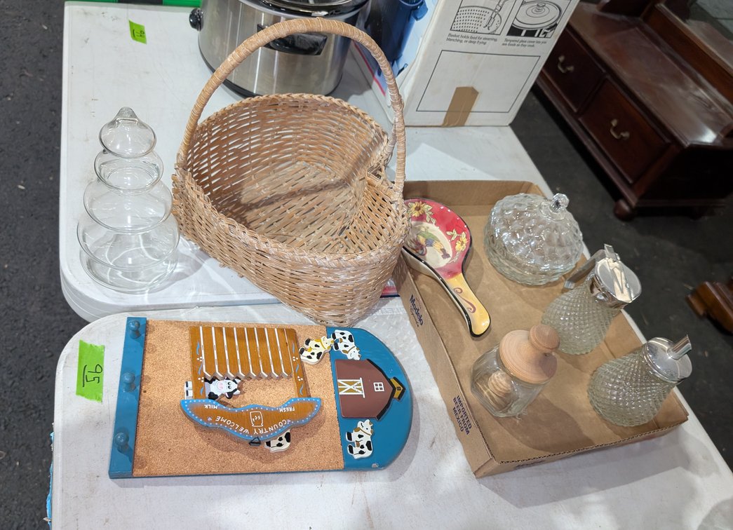 Country Barn Wooden Key/Coat Rack with Glass Spice Jars, Decorative Canisters & Heart Basket