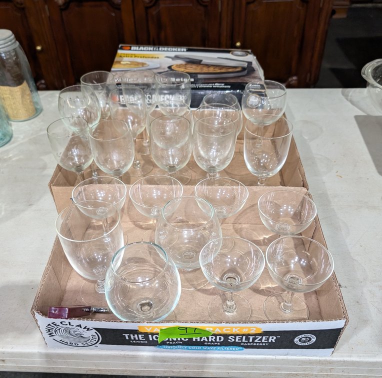 Black & Decker Belgian Waffle Maker & Assorted Glassware Collection (Wine & Coupe Glasses)