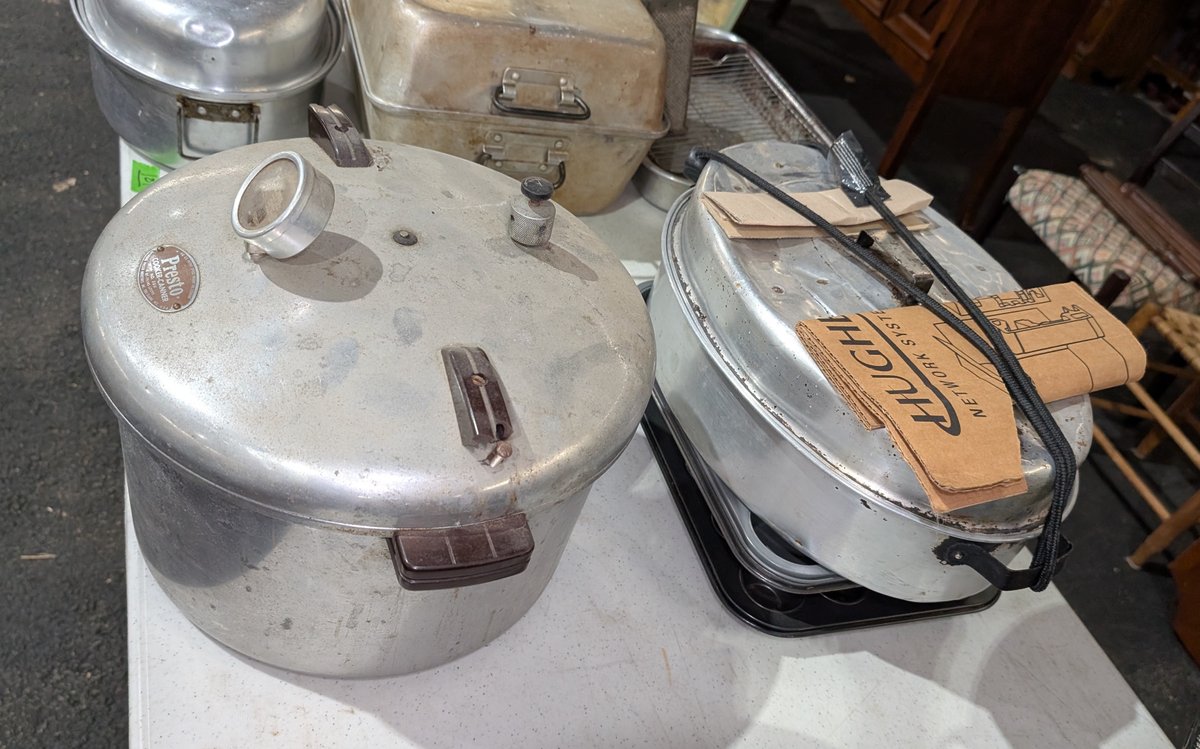 Presto Aluminum Pressure Canner Cooker with Pressure Gauge & Muffin Tins