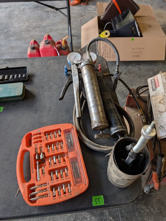Grease Guns, Screwdriver/Driver Bit Set & Manifold Gauge Set