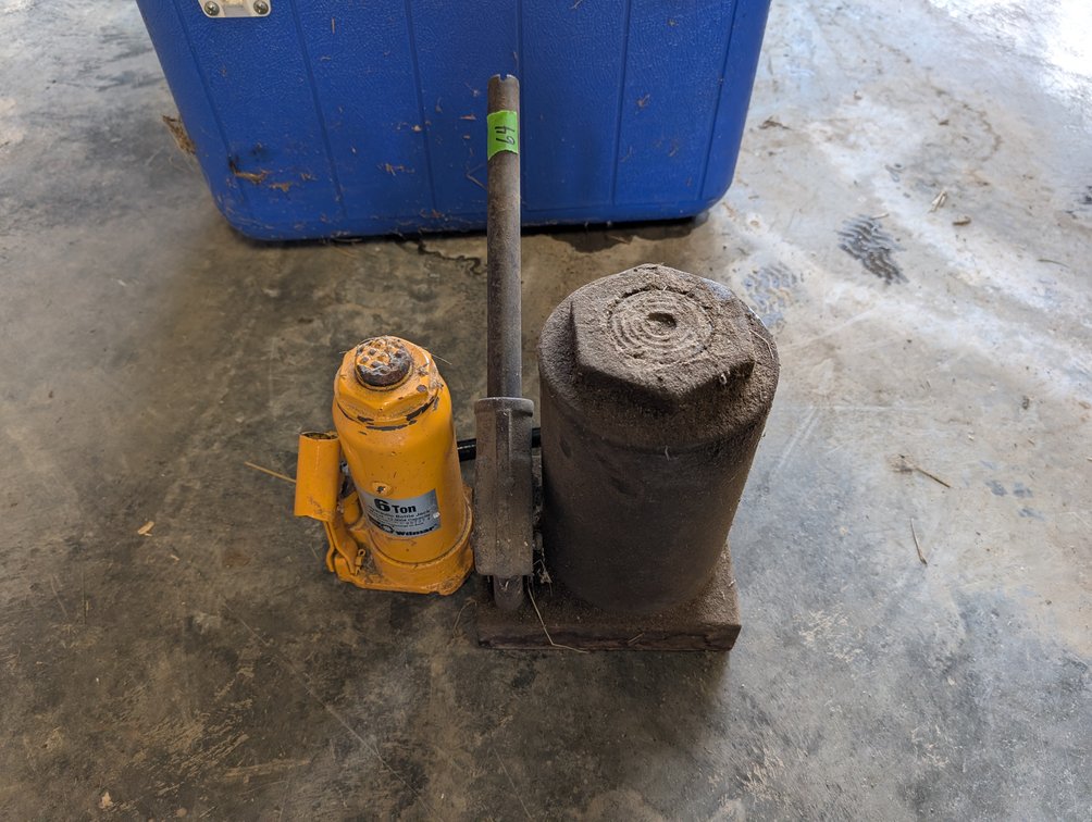 Wilmar 6-Ton Hydraulic Bottle Jack & Heavy-Duty Screw Jack