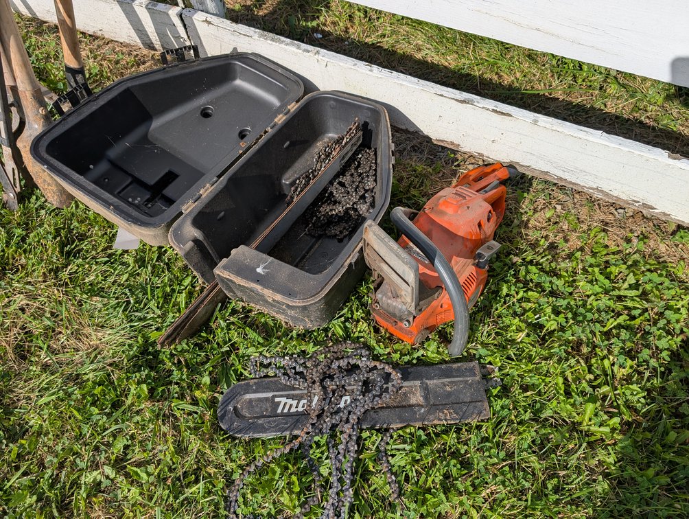 Husqvarna Gas Chainsaw w/ Hard Carry Case, Makita Scabbard & Extra Chains