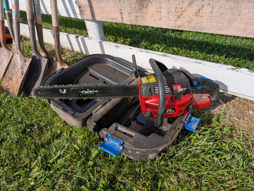 PowerStroke 25av Gas Chainsaw w/ Hard Carry Case