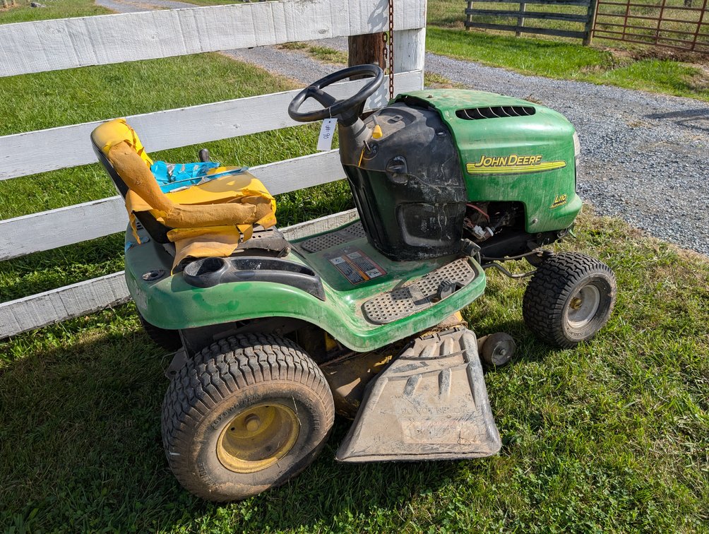 John Deere L110 Automatic Lawn Tractor / Riding Mower