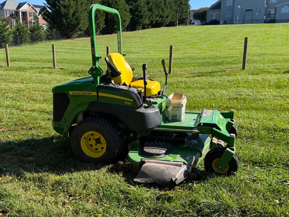 John Deere 997 Commercial ZTrak Zero-Turn Mower w/ 72" 7Iron PRO Deck