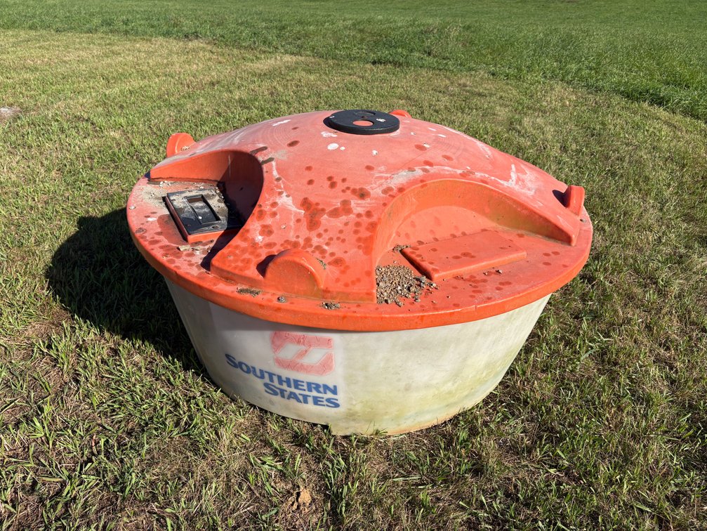 Bull Master Poly Lick Tank