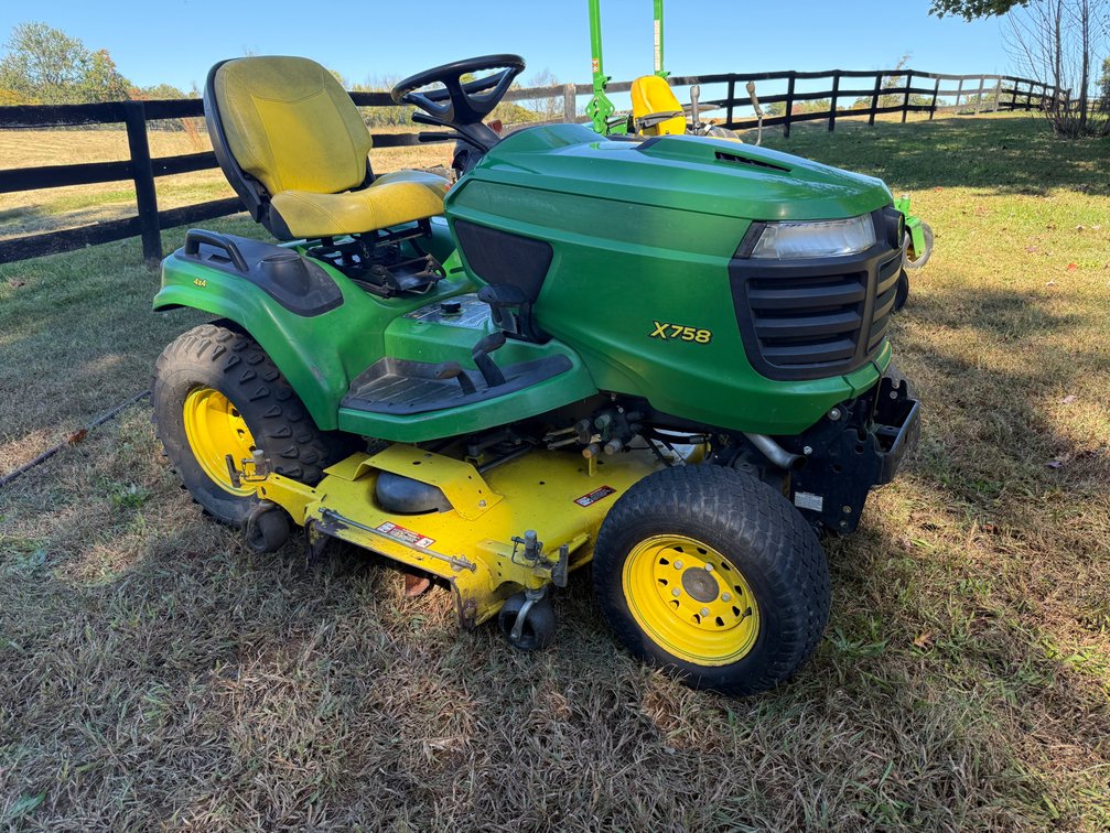 John Deere x758 Lawn Tractor