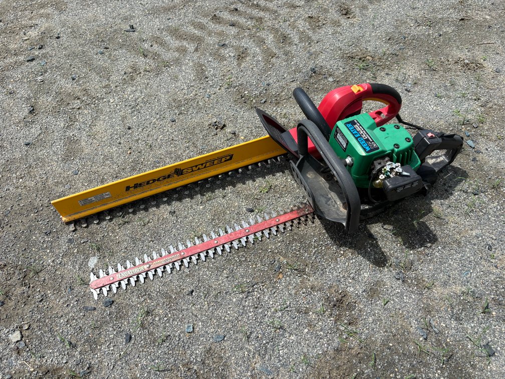 Weed Eater Excalibur GHT220 21" Gas-Powered Hedge Trimmer