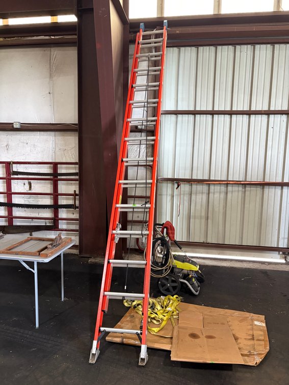 Werner D6228-2 Fiberglass 28ft Extension Ladder
