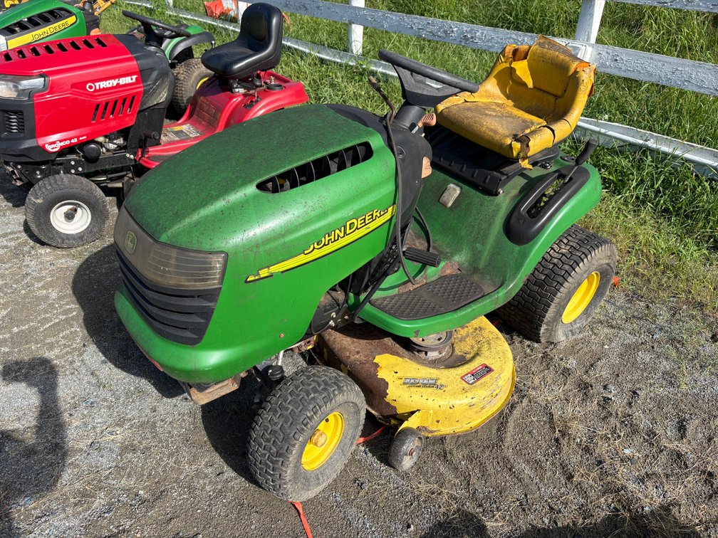 John Deere Riding Lawn Mower w/ The Edge 42" Deck