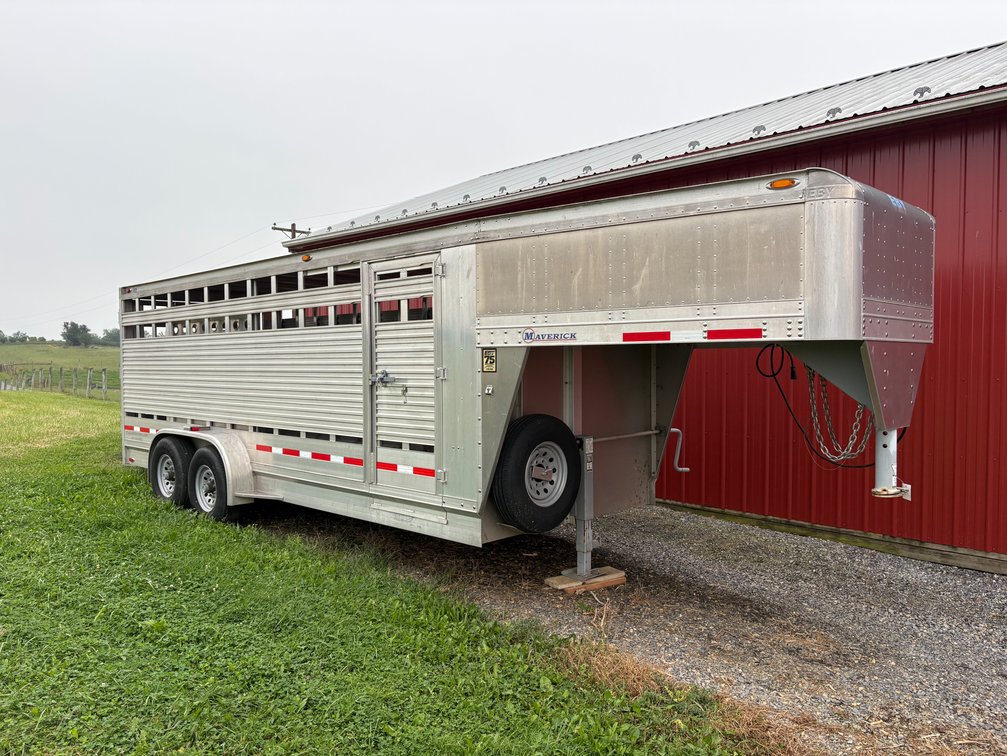 2013 Eby Maverick Aluminum Gooseneck Livestock Trailer
