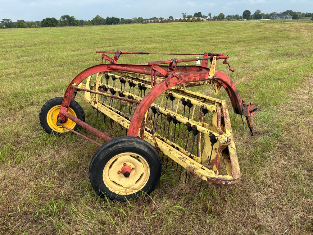 New Holland 256 Hay Rake