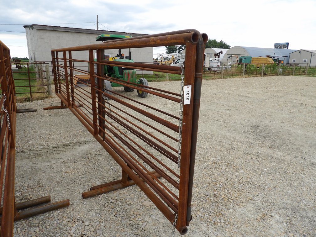 24ft free standing cattle panels with gates (2 x the money)