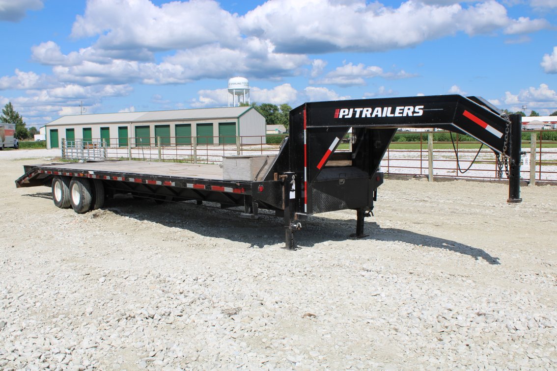 2012 PJ Gooseneck trailer