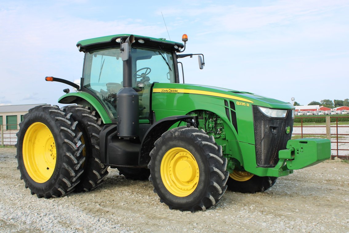 John deere 8235R