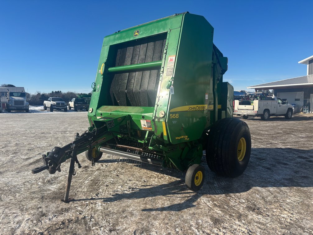 John Deere 568 Round Baler