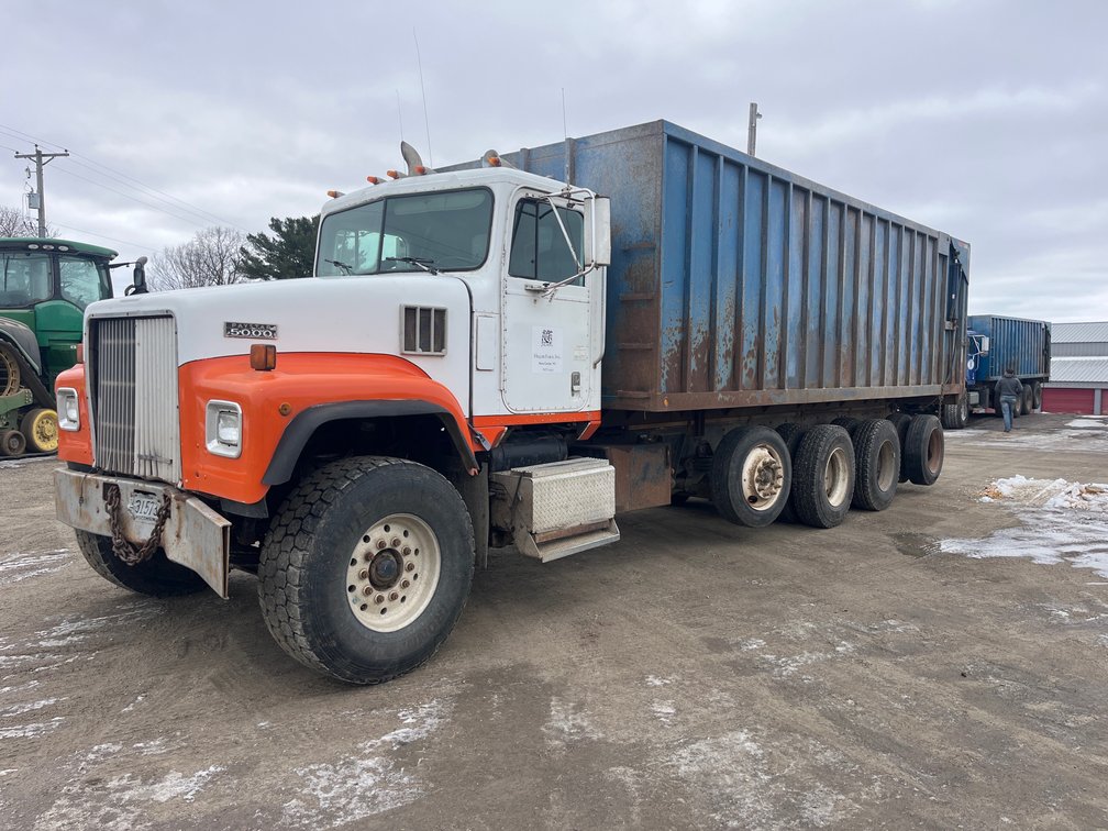 1996 International Pay Star 5000 Silage Truck