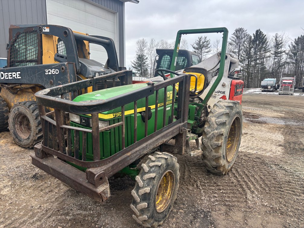 John Deere 790