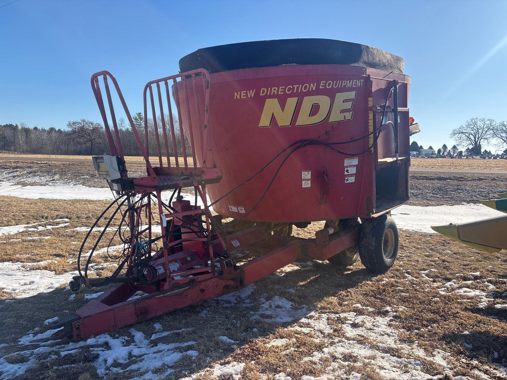 NDE Single Screw Feed Wagon