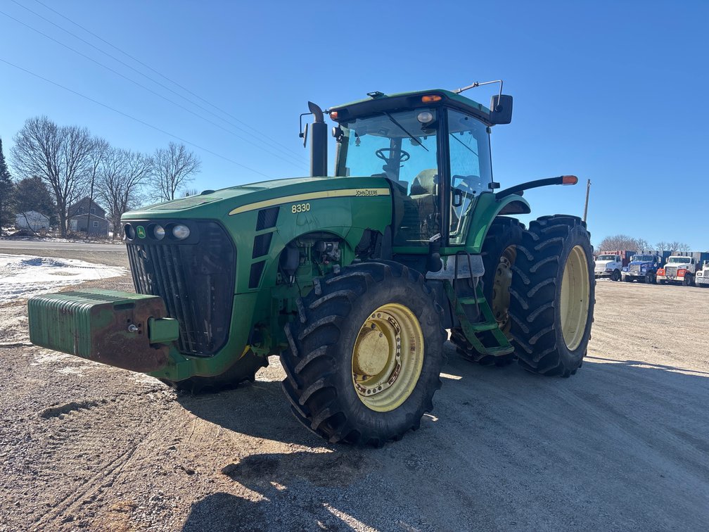 2007 John Deere 8330 (RW8330P017704)