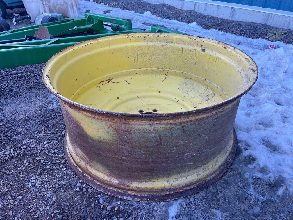 John Deere Rim
