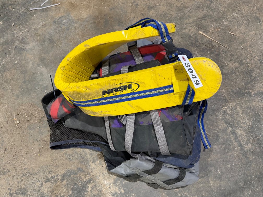2 lifejackets, and a floaty