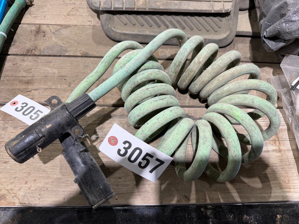 Semi trailer, light plug harness