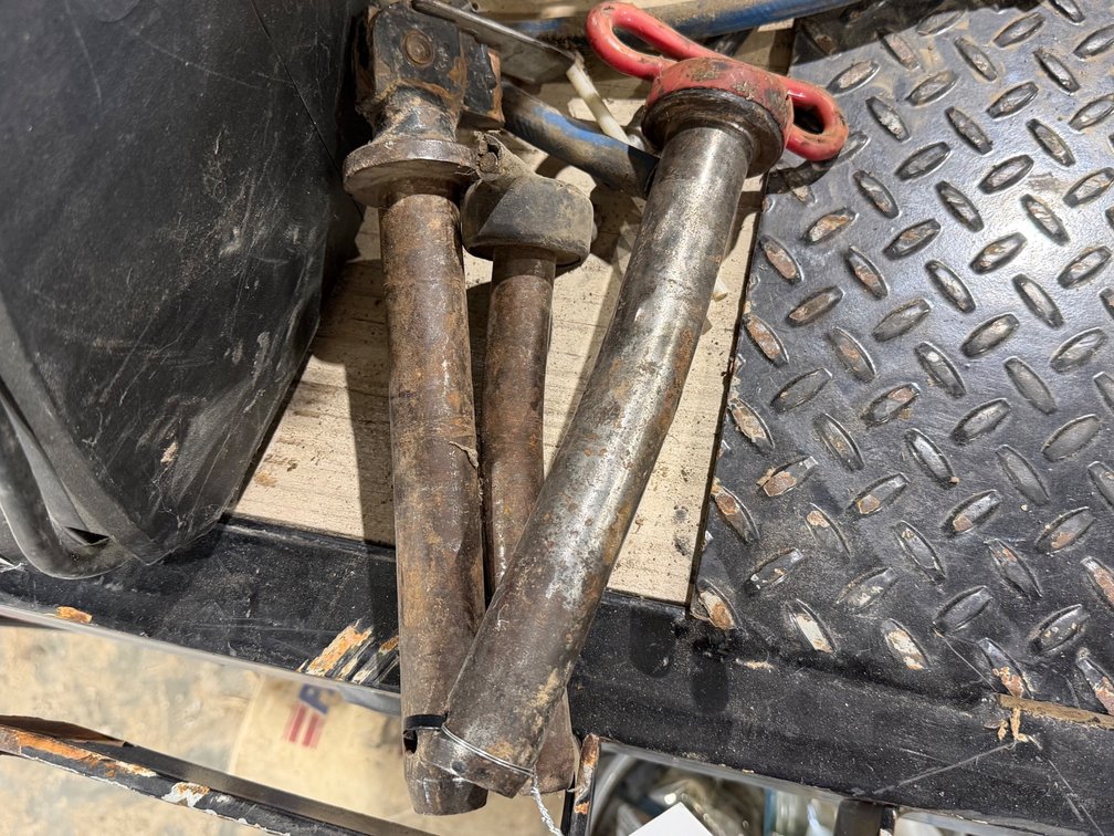 3 hitch pins