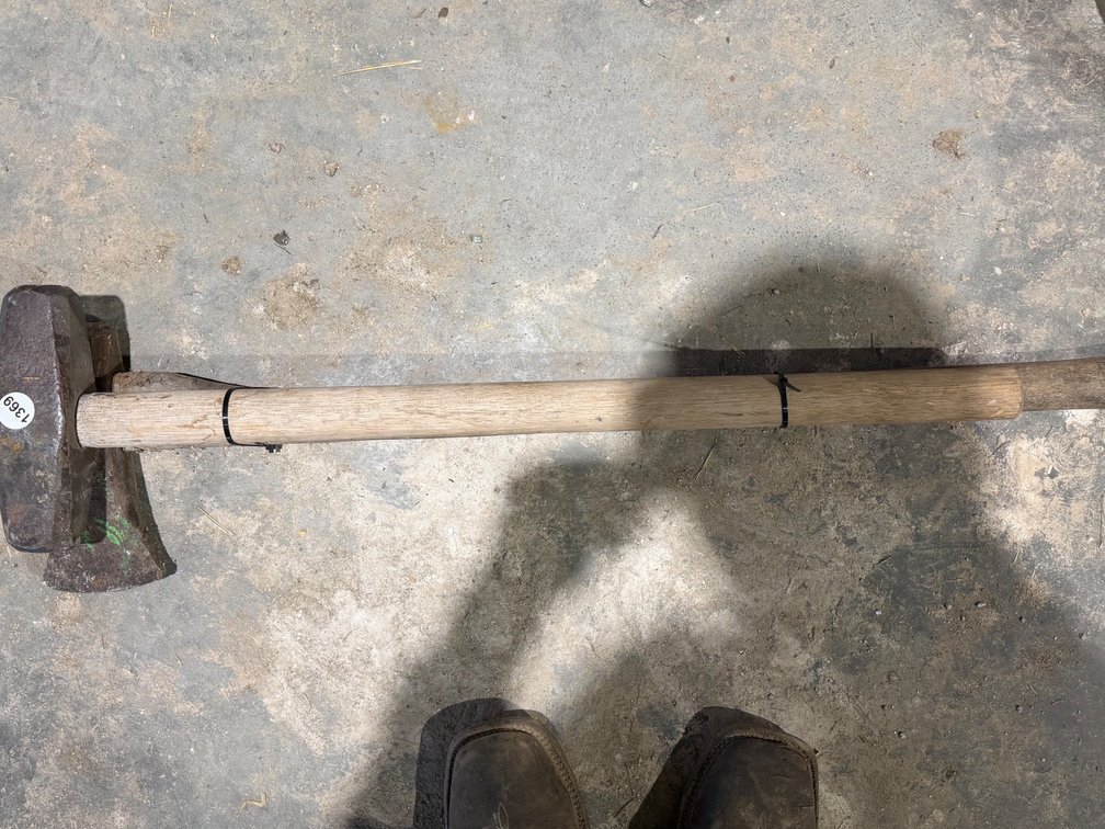 Sledge hammer and splitting mall