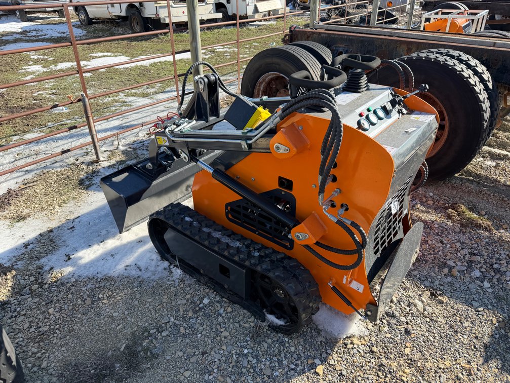 New Land Honor Mini Skid Steer