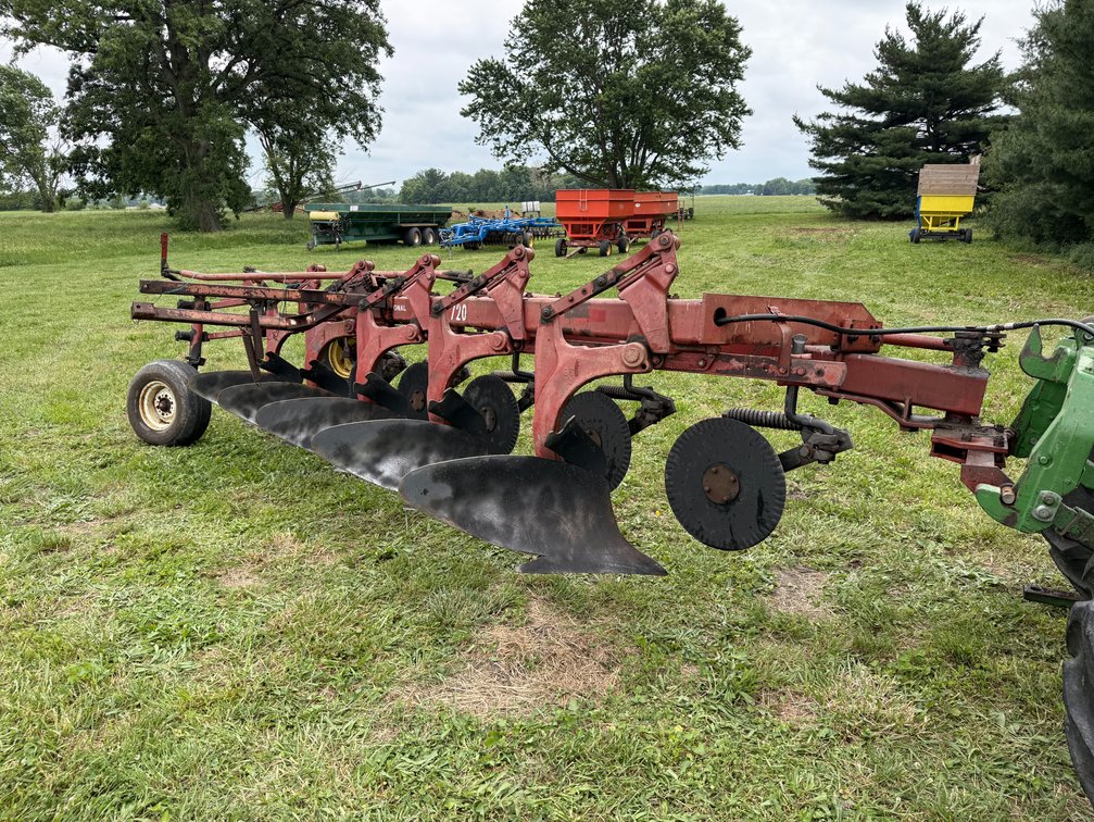 International 720 Plow