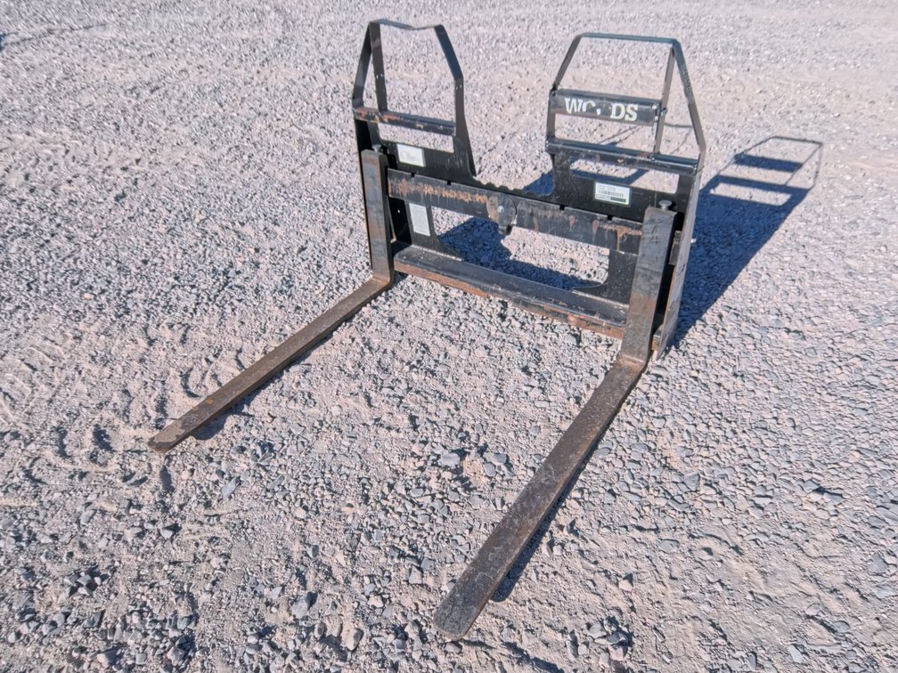 WOODS 2200 Pallet Forks