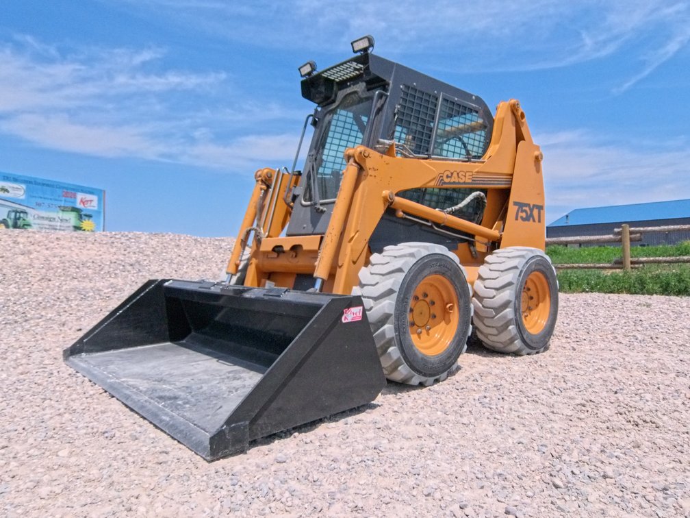 CASE 75XT Skid Steer