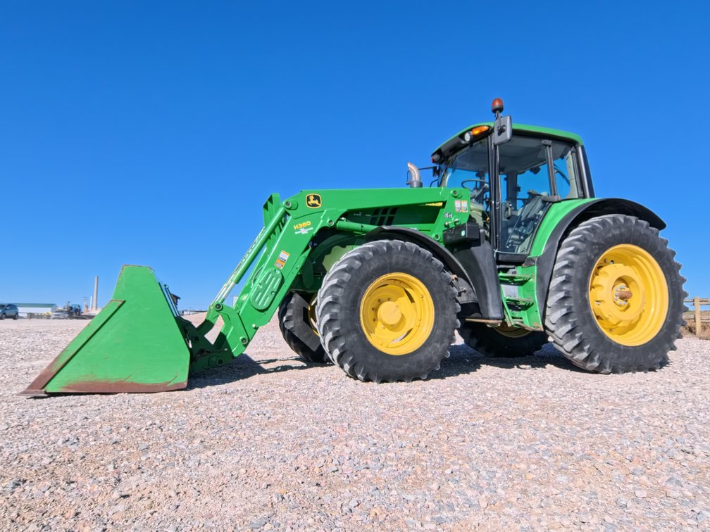 JOHN DEERE 6140M Tractor