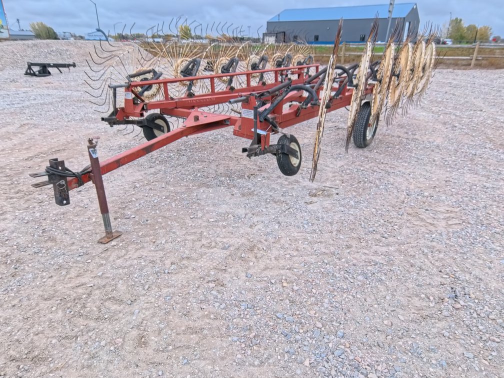 HESSTON 3981 Wheel Rake
