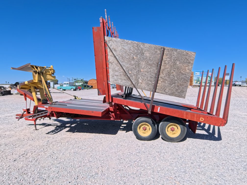 NEW HOLLAND 1033 Small Square Bale Stacker