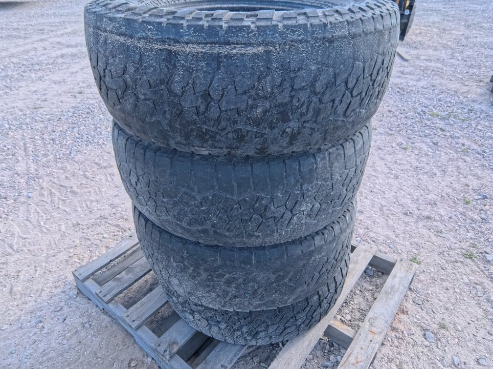 Set Of 4 FALKEN WILDPEAK Tires