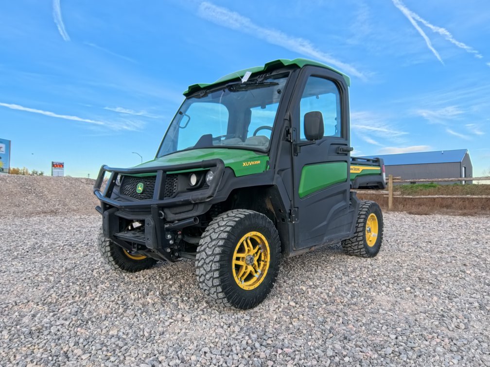 JOHN DEERE 835R Gator