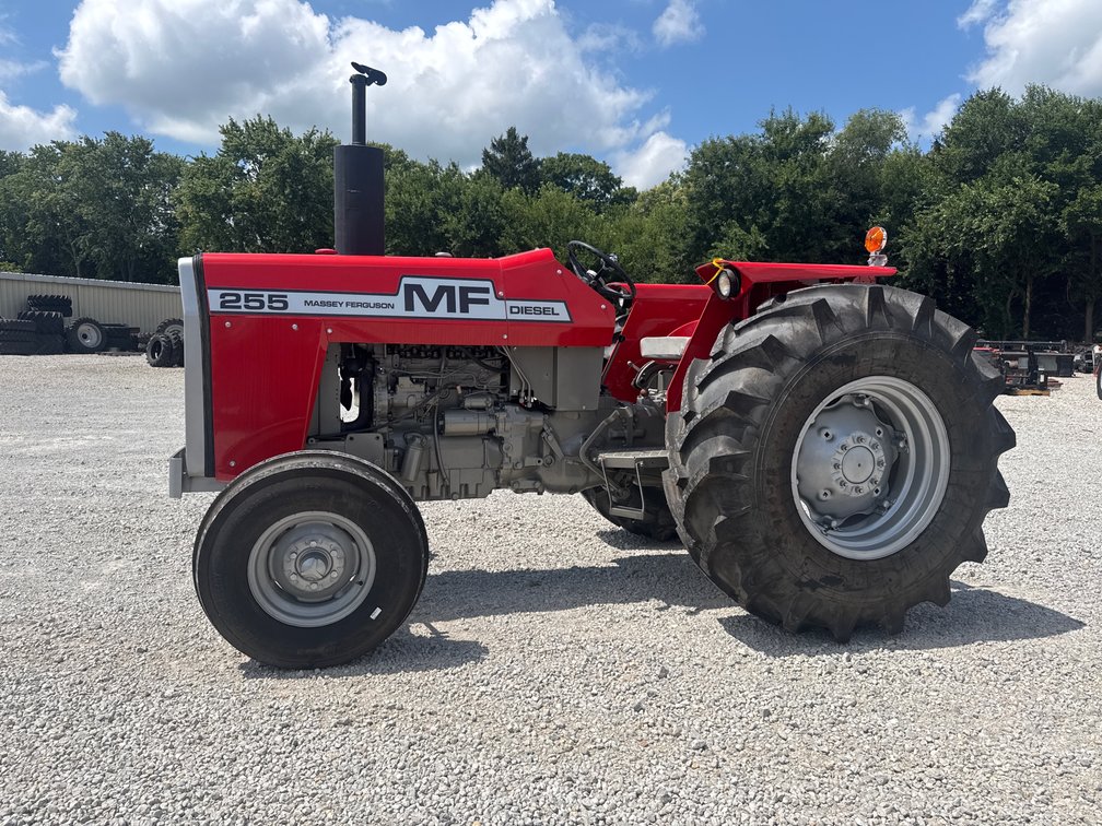 Massey-Ferguson 255