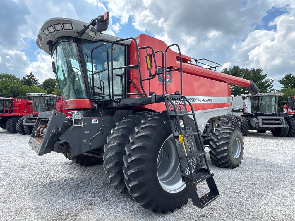 Massey-Ferguson 9895